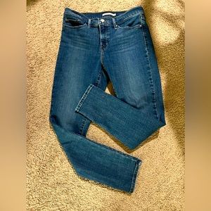Women’s Levi’s. Style 311 Shaping Skinny jeans. Inseam 28 inches. Clean, worn 2x